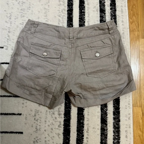 INC International Concepts petite Women's khaki Cargo Shorts - Picture 2 of 3